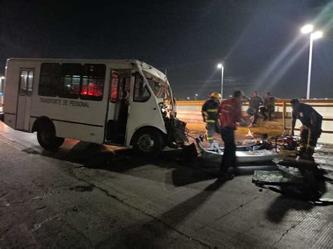 Autobús Choca Con Contención Metálica En Torreón El Siglo De Torreón