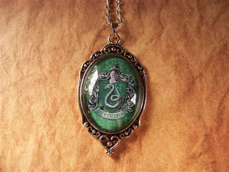 Slytherin House Crest Necklace 2000 Via Etsy Fandom Jewelry