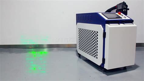 Portable Pulse Laser Cleaning Machine Metal Oxide Rust Removal 500 Watt