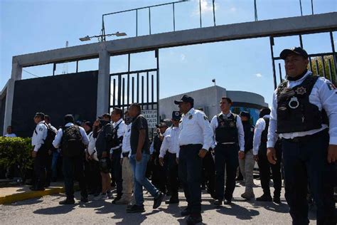 Policías de Campeche toman instalaciones de la Secretaría de Seguridad