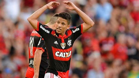 Atacante revelado pelo Flamengo é anunciado como novo reforço de clube