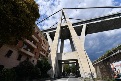 Il Crollo Del Ponte A Genova E Il Dramma Degli Sfollati Fateci