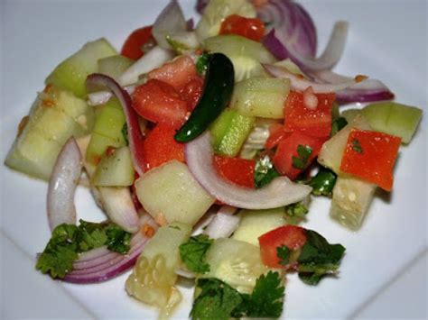 A basic indian salad... tamatar piyaz aur kheera salad - Recipe Petitchef