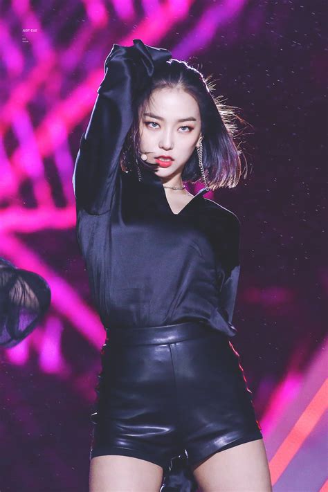 Clc Yeeun Wallpapers Wallpaper Cave