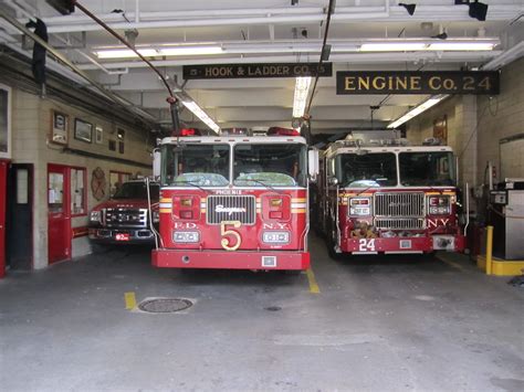 Fdny Engine 24 Ladder 5 And Battalion 2 Engine 24s 2009 S Flickr