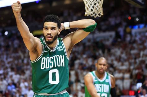 Jayson Tatum juega contra el Heat Última actualización de la lesión