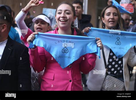 Activistas Anti Aborto Protestan Frente A La Corte Constitucional De