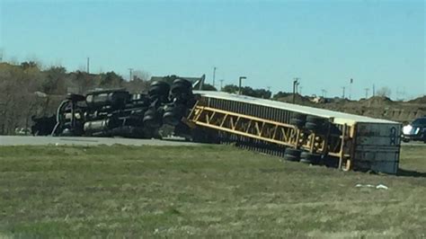 Driver Captures Dramatic 18 Wheeler Crash On Camera Nbc 5 Dallas Fort