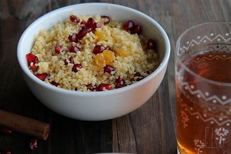 Couscous à la grenade et aux raisins aime mange