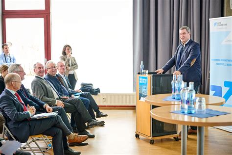 Spatenstich für Zukunft der Bioökonomie Hafen Straubing Sand