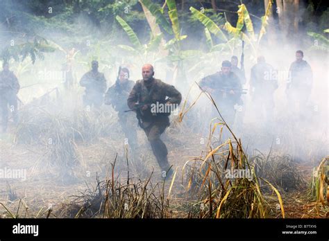 Tears Of The Sun 2003 Usa Bruce Willis Director Antoine Fuqua Stock