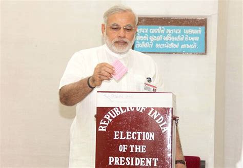 Shri Narendra Modi casts his vote in 2012 Presidential election