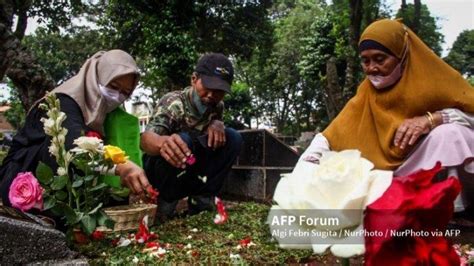 Doa Ziarah Kubur Untuk Orangtua Agar Bebas Siksa Kubur Ini Amalan