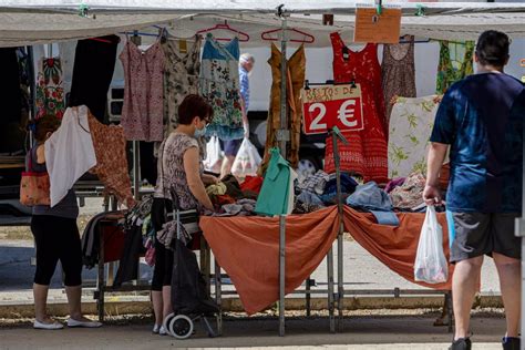 El Ayuntamiento De Sevilla Autoriza La Venta Callejera Y Restituye Seis