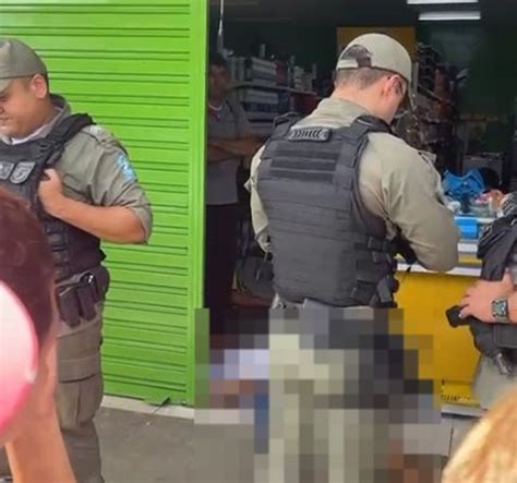 Homem é perseguido e morto a tiros em supermercado em Teresina