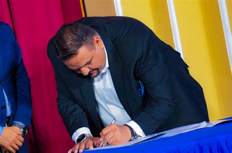 Alcalde De Santa Ana Gustavo Acevedo Firma Convenio De Hermanamiento