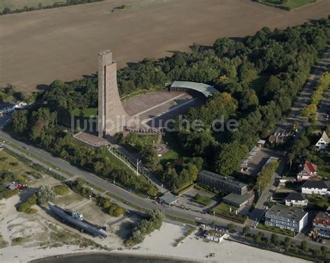 Laboe Aus Der Vogelperspektive Marine Ehrenmal Als Wahrzeichen Der