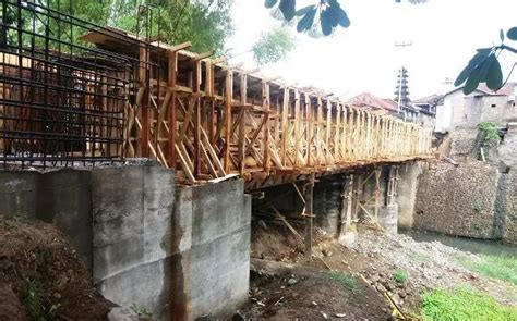 Proyek Jembatan Sungai Mendaum Senilai Rp 4 1 Miliar Molor Bali Express