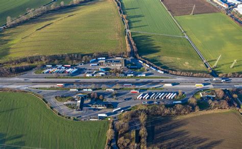 Luftaufnahme Müllingsen Autobahn Tank und Rastplatz der BAB A44