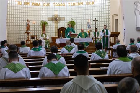 40º Encontro de Presbíteros O presbítero demonstra a santidade no seu