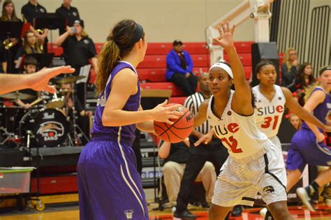 WOMEN'S BASKETBALL: SIUE women open as Ohio Valley Conference favorites