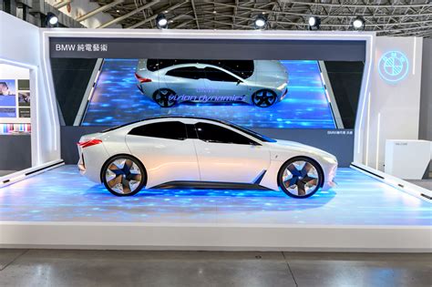 Bmw總代理汎德攜手台北當代藝術博覽會 精彩展演「純電藝術」 Auto Graphic