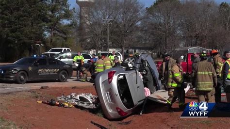 Anderson Three Car Crash Sends Three People To The Hospital