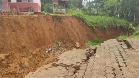 Korban Pergerakan Tanah Di Bandung Barat Butuh Kepastian Relokasi