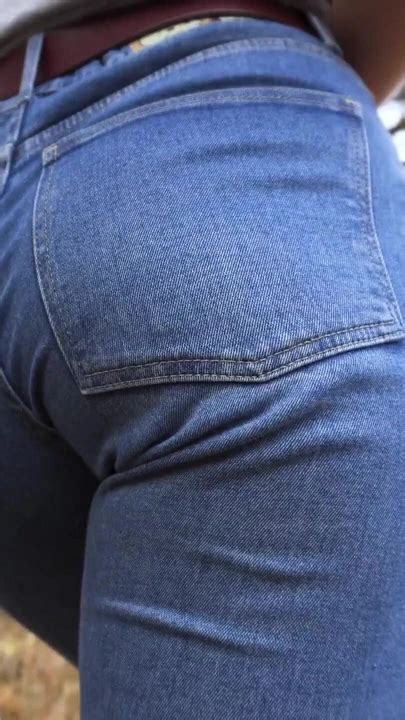 Epic Moment From MILF In Blue Jeans Teases Her Amazing Ass Outdoors