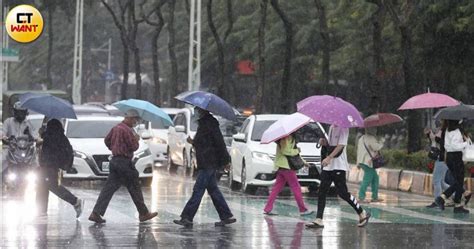 4縣市高溫警訊！今年度大潮慎防淹水 午後「雨區擴大」恐連下1周 生活 Ctwant