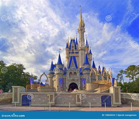 Cinderella's Castle Editorial Stock Image - Image: 15865024