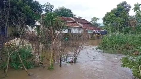 Incessant Rainfall Jalaka River Crosses Danger Mark Breach In