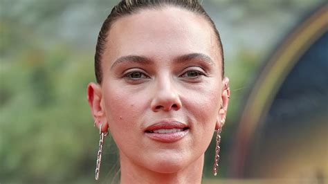 Scarlett Johansson's Powerful Red Carpet Choice Draws Attention: 'Stunning'