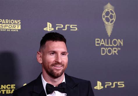 Messi Ganha Bola De Ouro Como Melhor Jogador Do Mundo Pela 8ª Vez Na