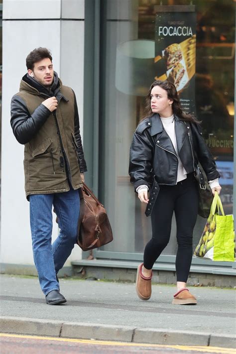 ELLIE LEACH Heads off to Training in Manchester 11/22/2023 – HawtCelebs