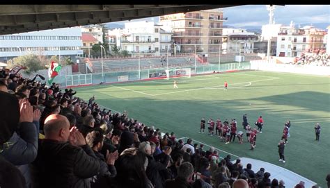 Serie D Il Locri Ritrova Il Feeling Con I Tifosi E Prepara Il Rush Finale