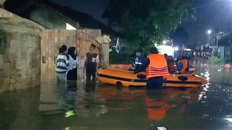 Cuaca Ekstrem Bpbd Kabupaten Bekasi Imbau Warga Waspada Longsor Hingga