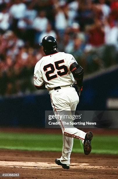 Barry Bonds 2002 Photos and Premium High Res Pictures - Getty Images