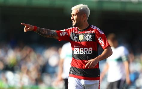 Arrascaeta Engata Fase Artilheira E Vira Trunfo No Flamengo Em Reta