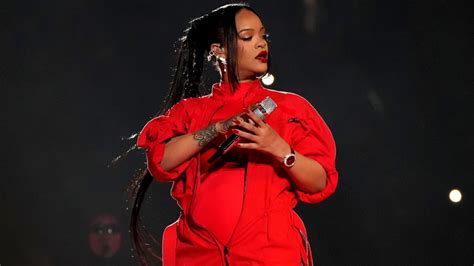 Rihanna Only Shared Pregnancy News With Very Limited Few Did The Super Bowl Know