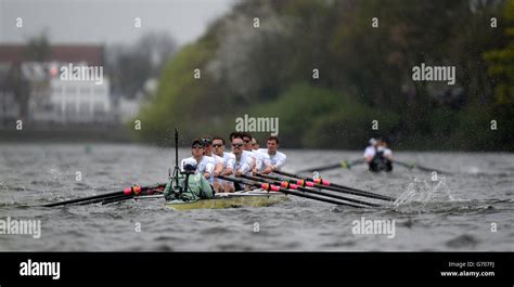 Aviron amplis pleine longueur Banque de photographies et dimages à