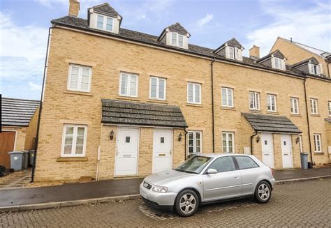 3 Bedroom Terraced House Let In Witney Ox28