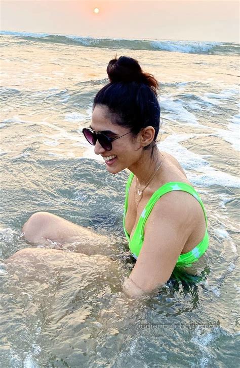 Deepti Sati Mallu Actress Glamorous Pics CTS1 13 Hot Swimsuit Photo Starcelebblog