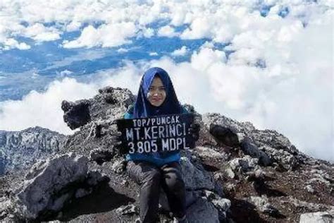 Saat Berada Ketinggian Gunung Kerinci Wisatawan Wajib Bawa Peralatan