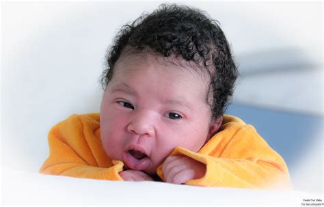 Bébé métisse quand votre bout de chou va t il définitivement foncer