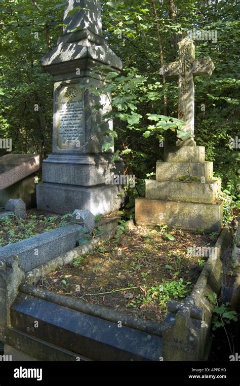 Nunhead Cemetery Hi Res Stock Photography And Images Alamy