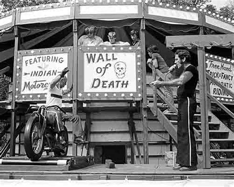 Wall Of Death-Photo | Vintage Road Trip Collection