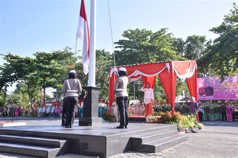 Berkebaya Bupati Pimpin Upacara Peringatan Hari Ibu Ke 95 2023