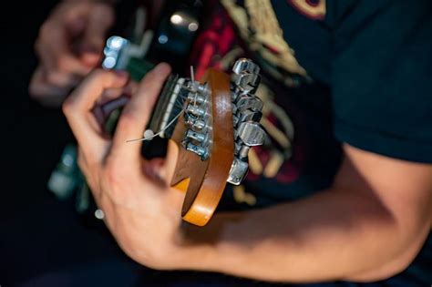 Comment Bien Tenir Sa Guitare Guitarronix