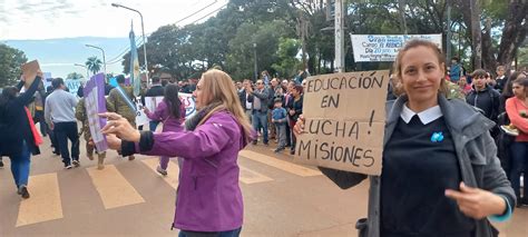 Docentes Autoconvocados Llevaron Su Reclamo Al Acto Central Por Del Día